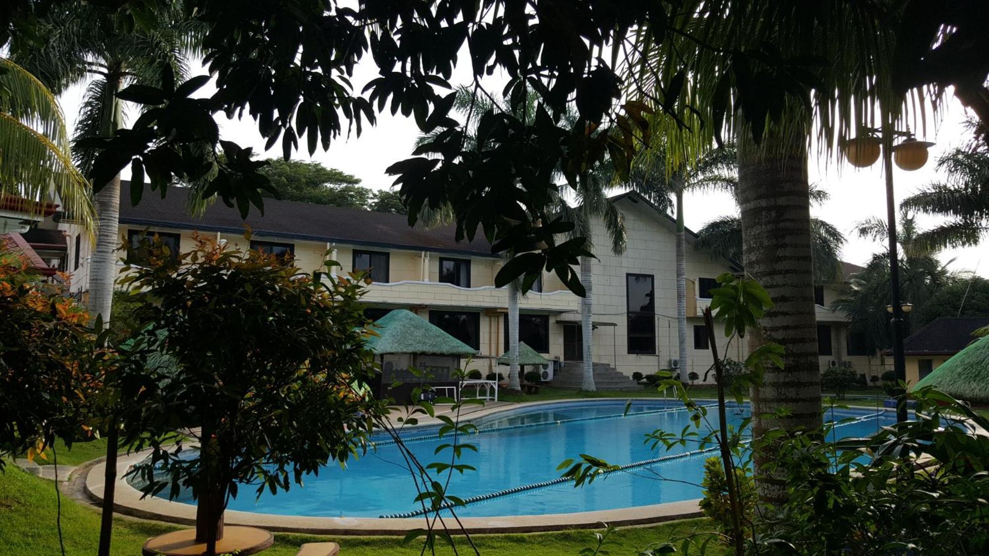 Phil Oasis Hotel & Resort Silang Exterior photo
