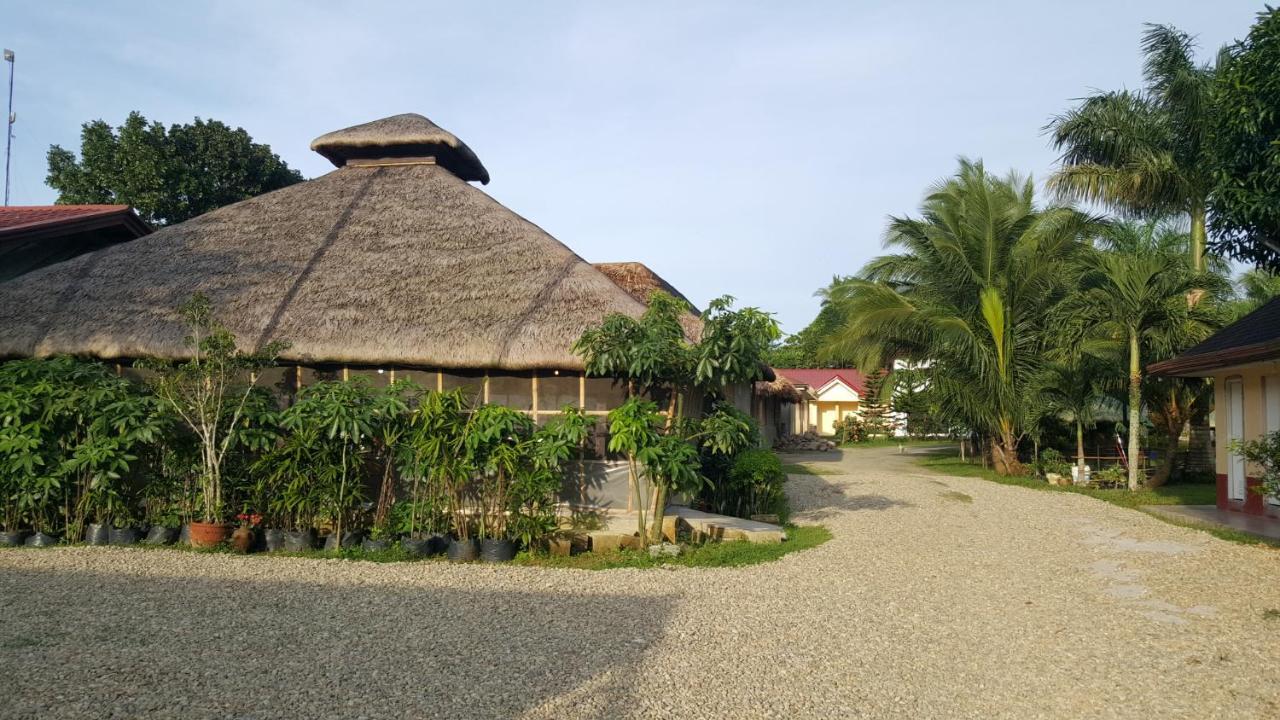 Phil Oasis Hotel & Resort Silang Exterior photo