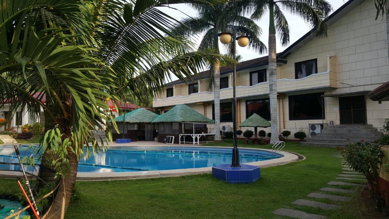 Phil Oasis Hotel & Resort Silang Exterior photo