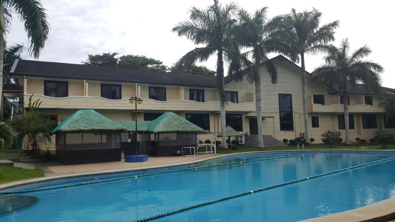 Phil Oasis Hotel & Resort Silang Exterior photo