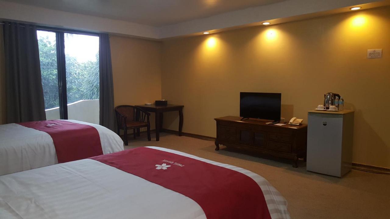 Phil Oasis Hotel & Resort Silang Exterior photo