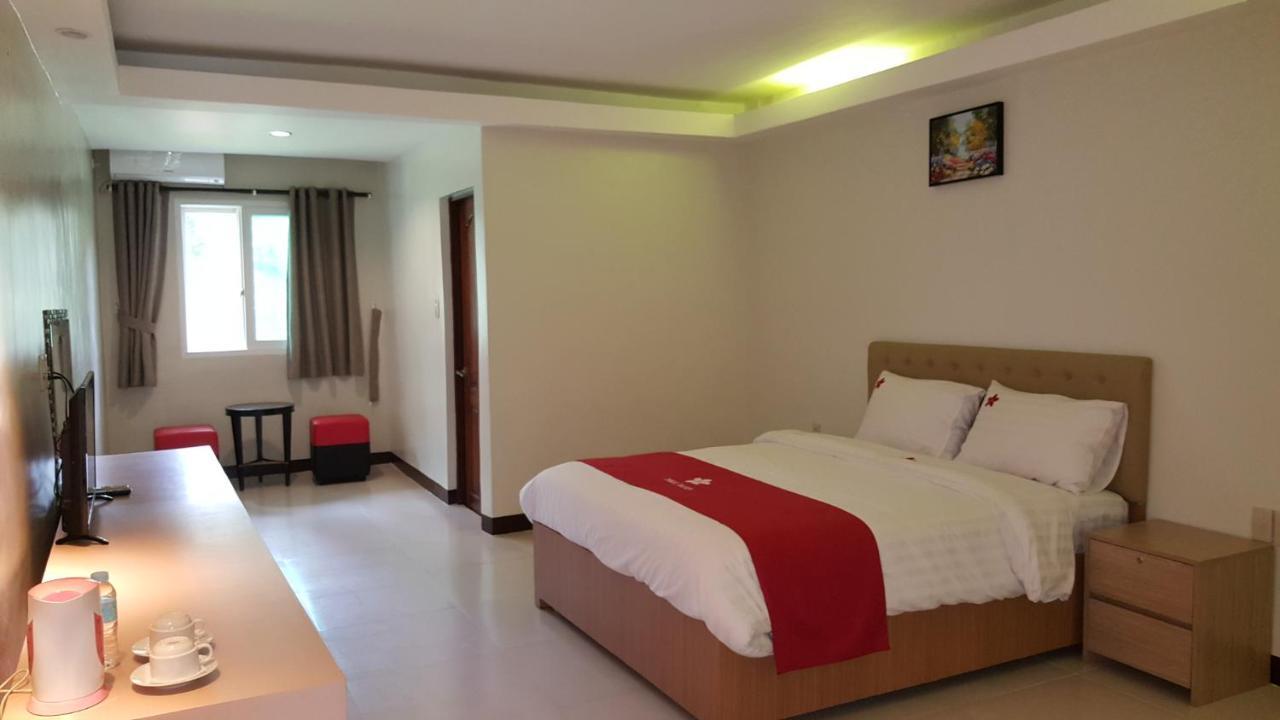 Phil Oasis Hotel & Resort Silang Exterior photo