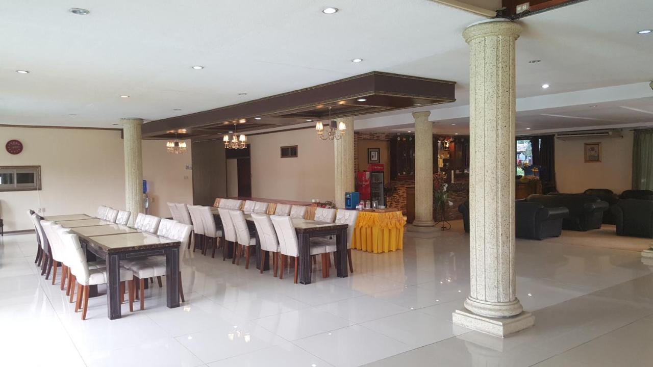 Phil Oasis Hotel & Resort Silang Exterior photo
